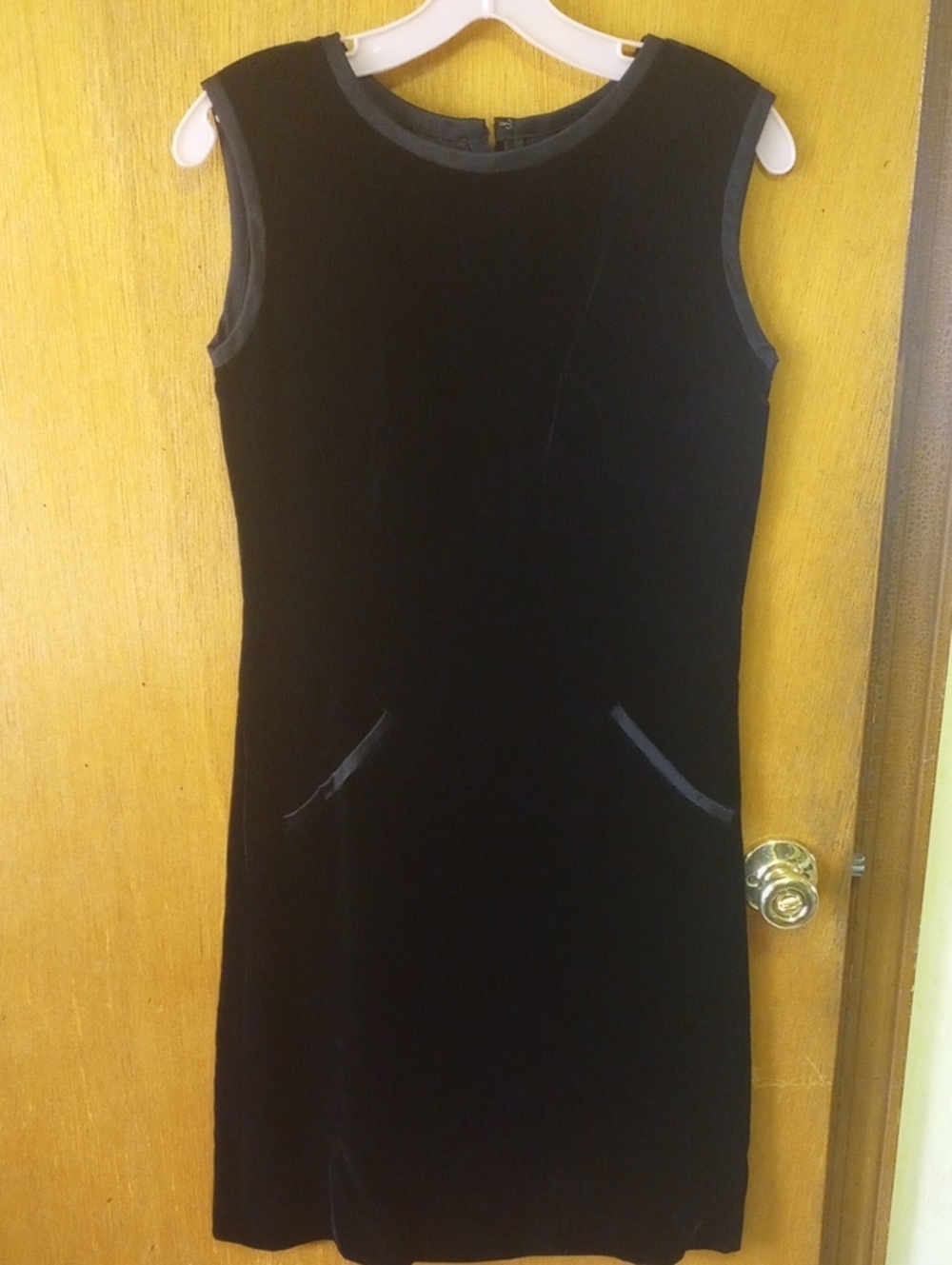 Vintage Sleeveless Neutral Black Velvet Formal Prom Dress